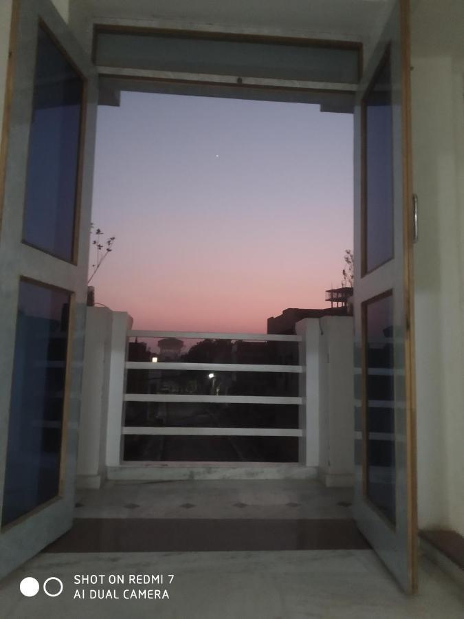 Hn Palace Homestay Agra  Bagian luar foto