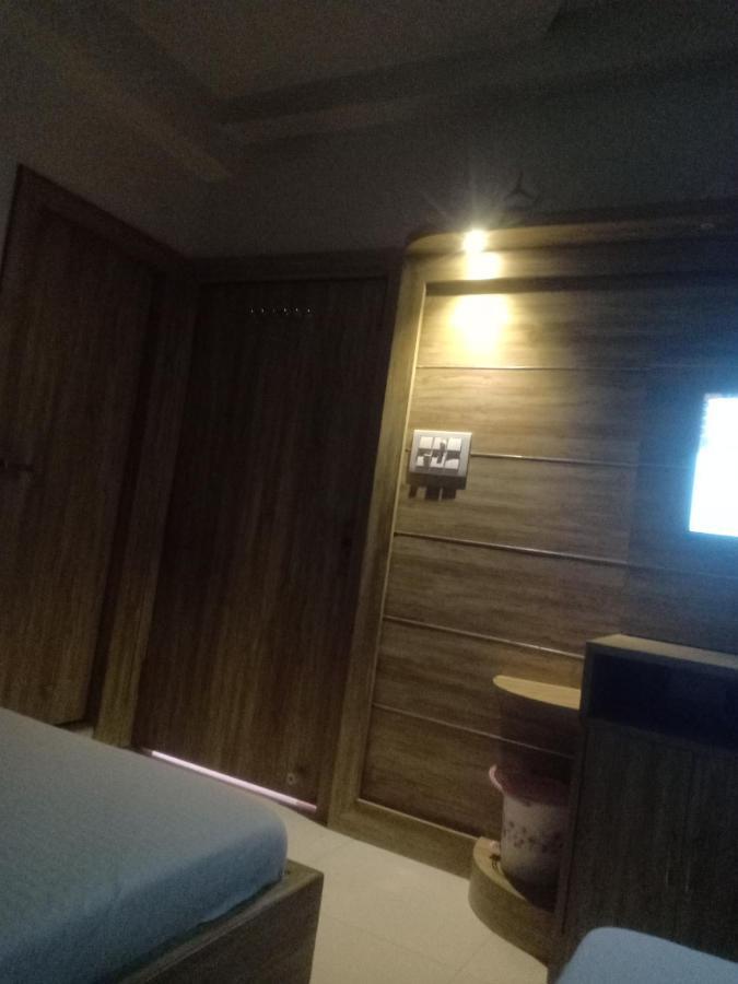 Hn Palace Homestay Agra  Bagian luar foto