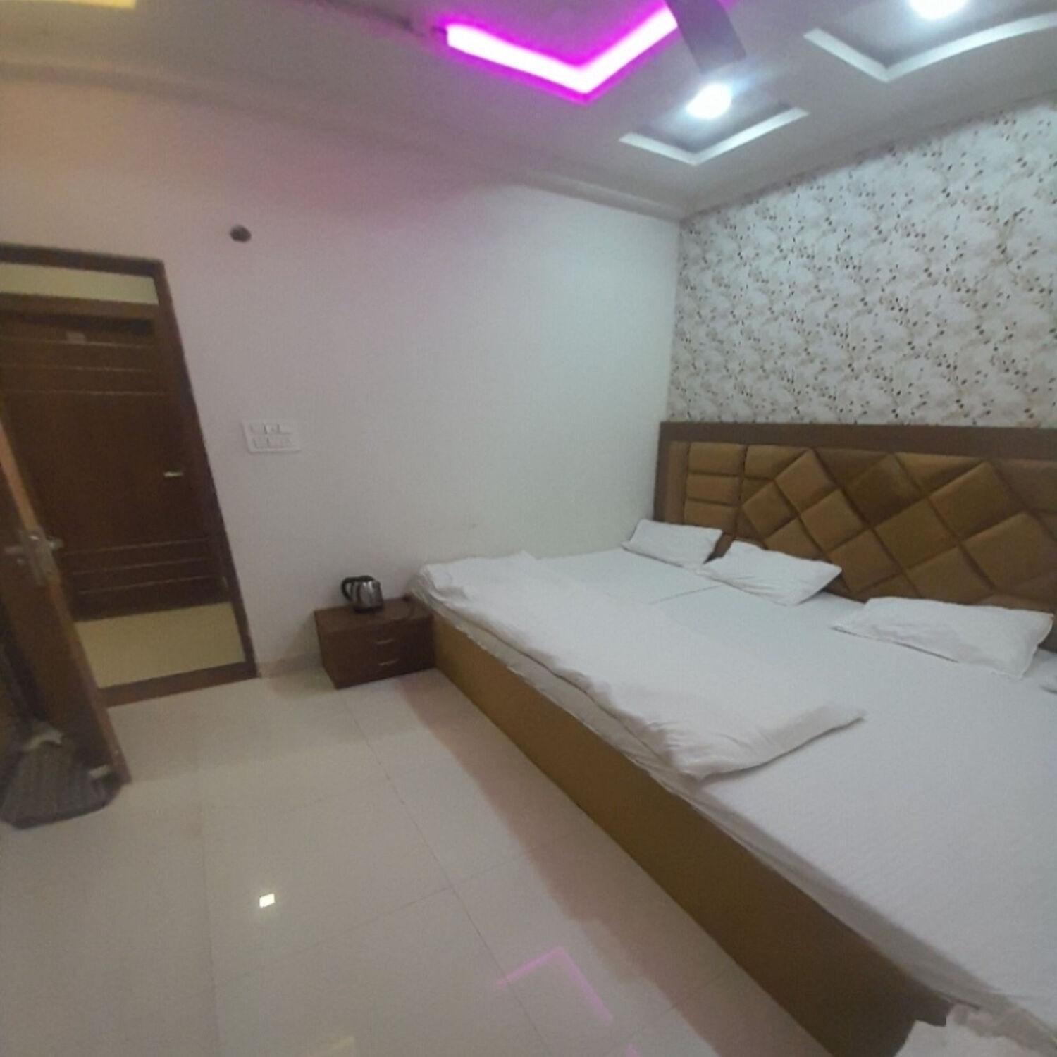 Hn Palace Homestay Agra  Bagian luar foto